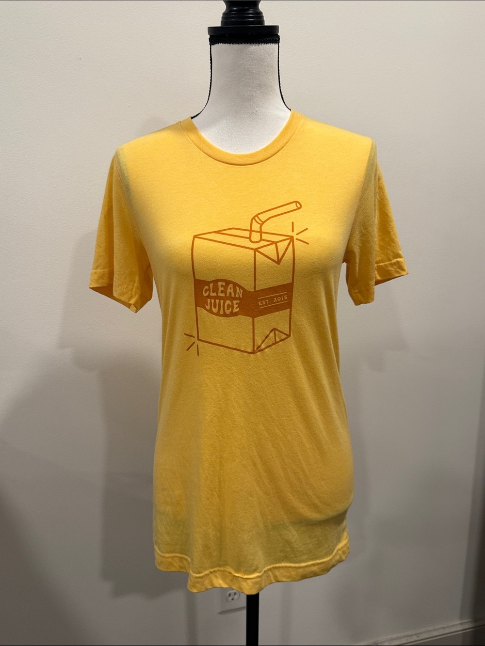 Clean Juice Est. 2015 Yellow Graphic Tee Size Small